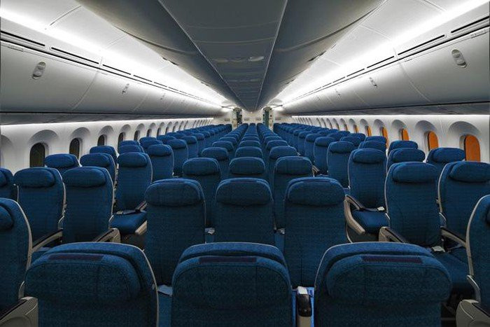 So với Boeing 787-9, Boeing 787-10 chở được nhiều hành khách, hàng hóa hơn 15%. Ảnh: Zing