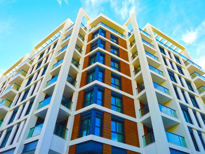 Chung cư xa xỉ và biệt thự xuất hiện tại Tel Aviv xuất hiện ngày càng nhiều. Một trong những nơi được ưa chuộng nhất trong thành phố là Neve Tzedek.