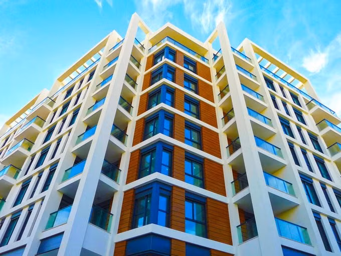 Chung cư xa xỉ và biệt thự xuất hiện tại Tel Aviv xuất hiện ngày càng nhiều. Một trong những nơi được ưa chuộng nhất trong thành phố là Neve Tzedek.