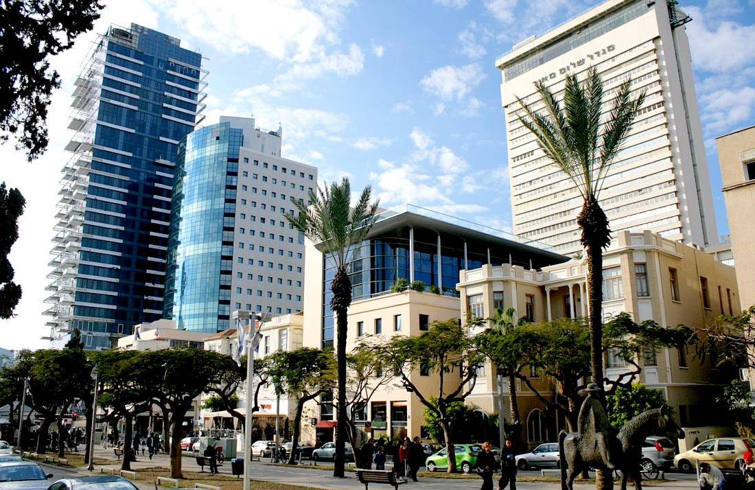 Con phố biểu tượng của Tel Aviv - Rothschild Boulevard quy tụ nhiều tòa nhà cao tầng, cửa hàng xa xỉ cùng những khách sạn và spa nổi tiếng.