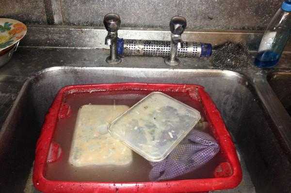 Còn đây là những hình ảnh bẩn thỉu trong một nhà hàng Trung Quốc ở Essex (Anh). Ảnh: Mirror.