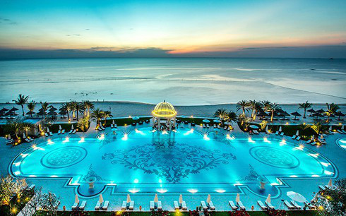 Trước đó, cặp đôi này đặt vé máy bay cho 500 khách mời dự đám cưới trong hai ngày ở Phú Quốc. Ảnh: Tiền phong.