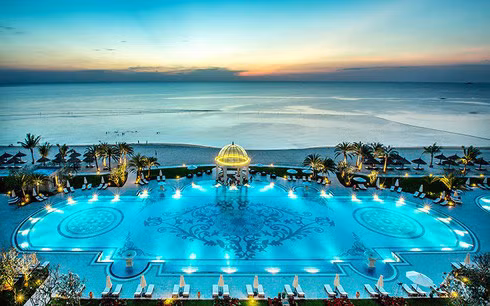 Trước đó, cặp đôi này đặt vé máy bay cho 500 khách mời dự đám cưới trong hai ngày ở Phú Quốc. Ảnh: Tiền phong.