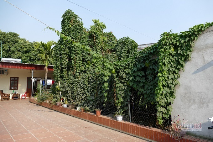 Khoảng sân rộng là nơi Hậu đá bóng khi còn nhỏ. Ảnh: Vietnamnet.