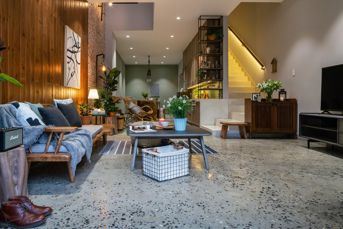 Bên trong căn nhà, mỗi phòng lại có một cấu trúc riêng biệt với thiết kế mộc mạc.