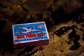 Tuy nhiên, sản lượng diêm hộp của Diêm Thống Nhất năm 2018 đã giảm gần một nửa so với 10 năm trước khi nhu cầu hạn chế và các sản phẩm tạo lửa trên thị trường ngày càng đa dạng. Ảnh: Internet.