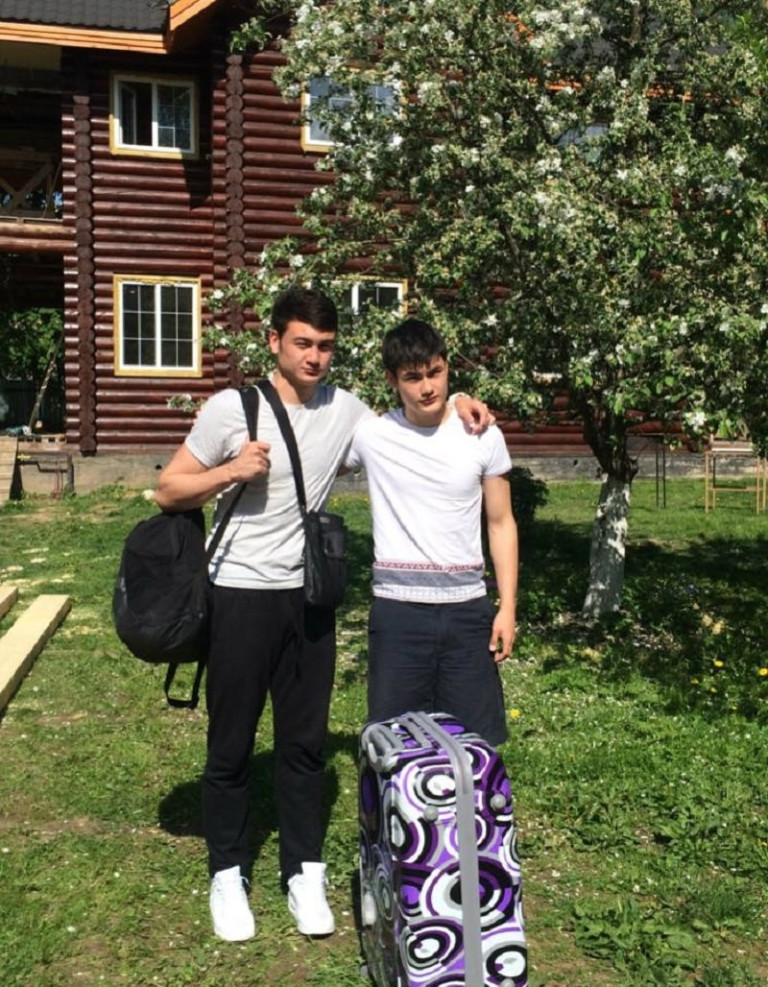 Ngôi nhà của gia đình Văn Lâm làm bằng gỗ mang đậm tính truyền thống của Nga. Ảnh: Facebook.