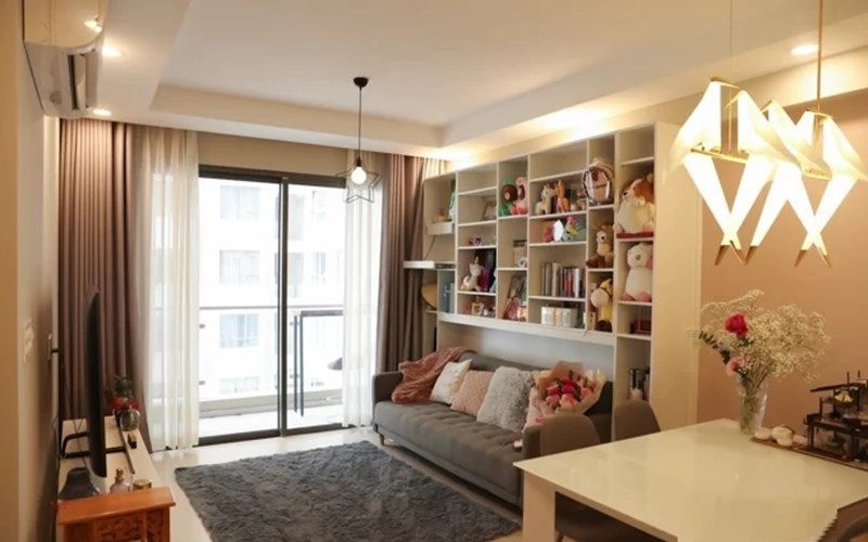 Hoàng Oanh được khán giả biết đến sau khi đạt giải Á hậu Hoa hậu Phụ nữ Việt Nam qua ảnh 2012. Cô hiện sống trong một căn hộ chung cư 66m2 tại quận 4 (TP HCM). Ảnh: Giadinhnet.