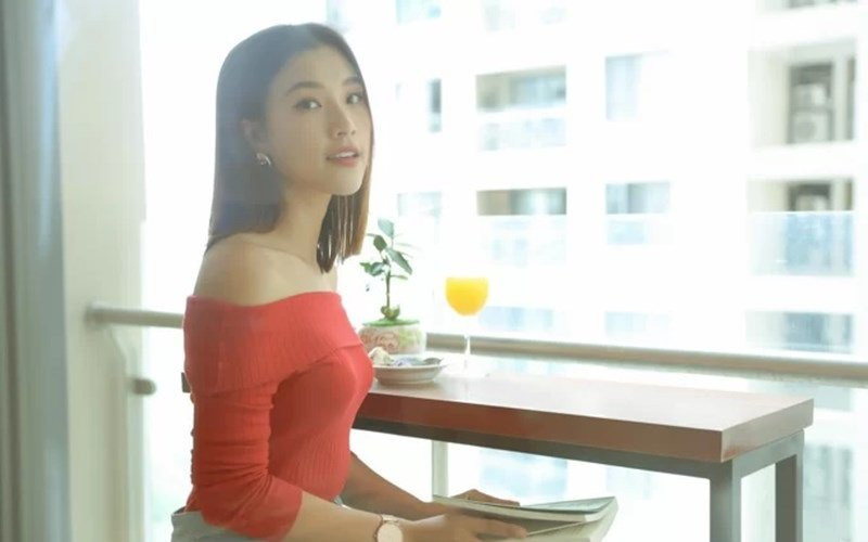 Ban công thoáng đãng là nơi Hoàng Anh thư giãn mỗi khi ở nhà. Ảnh: Giadinhnet.