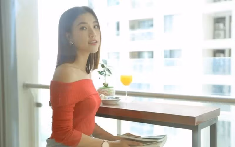 Ban công thoáng đãng là nơi Hoàng Anh thư giãn mỗi khi ở nhà. Ảnh: Giadinhnet.