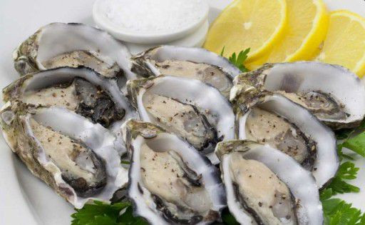 Lần đầu tiên được bán ra ở Úc, vua hàu vịnh Coffin có giá 100 USD cho mỗi con hàu. Ảnh: Straitstimes.