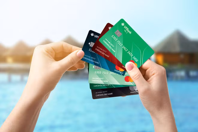 Nếu chứng minh được thu nhập và có điểm tín dụng tốt, bạn có thể được ngân hàng cấp hạn mức tín dụng lên tới 10 lần thu nhập bình quân hàng tháng.