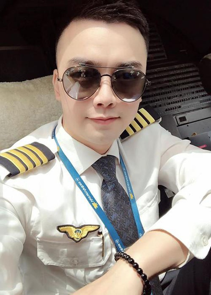 Chia sẻ về công việc, Hà Duy cho biết quỹ thời gian của anh không quá bận rộn như nhiều người lầm tưởng vì theo luật hàng không, không được bay quá 100 giờ trong vòng 28 ngày.