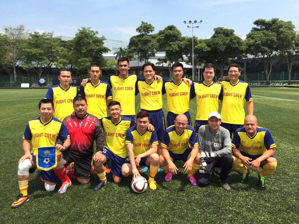 Để giảm bớt áp lực căng thẳng sau mỗi chuyến bay, Hà Duy thường xuyên hoạt động thể thao như bóng đá, tennis, bóng bàn hay chạy bộ… để có sức khỏe tốt cho công việc.