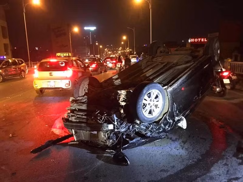 Chi tiet hien truong o to dam lien hoan tren cau Vinh Tuy-Hinh-3