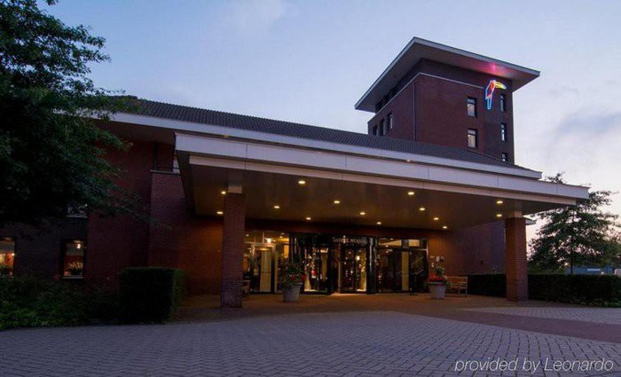 Trước đó, hậu vệ Đoàn Văn Hậu được CLB SC Heerenveen sắp xếp cho ở tạm tại khách sạn 4 sao khoảng 2 tuần khi căn hộ đang sửa chữa. Ảnh: HotelsCombined.