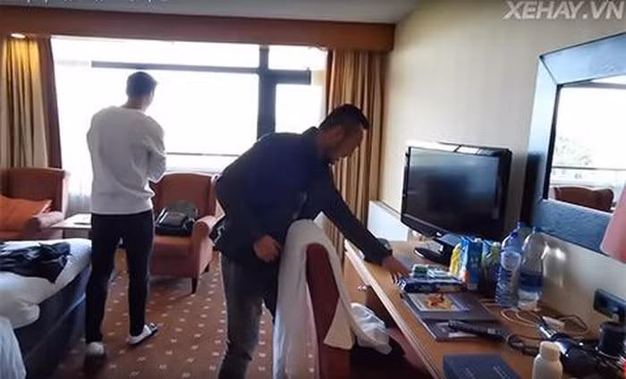 Căn phòng của Đoàn Văn Hậu thoáng đãng, tiện nghi. Ảnh: Xehay.