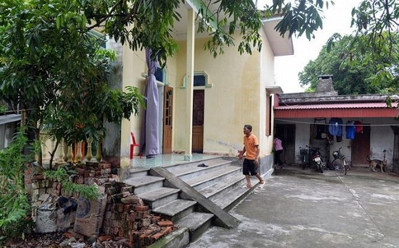 Khoảng sân rộng có nhiều cây cối xung quanh. Ảnh: Zing.