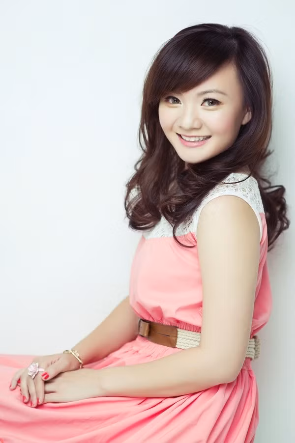 Sau khi sang Mỹ sống, "bé" Xuân Mai không tiếp tục phát triển sự nghiệp ca hát, mà sớm lập gia đình. Cô lấy chồng và có con đầu lòng vào năm 21 tuổi. Giọng ca Con cò be bé từng tâm sự với cô mái ấm gia đình là ưu tiên số một. Cô cảm thấy hạnh phúc khi thực hiện được điều đó, dù sự nghiệp bị dang dở.