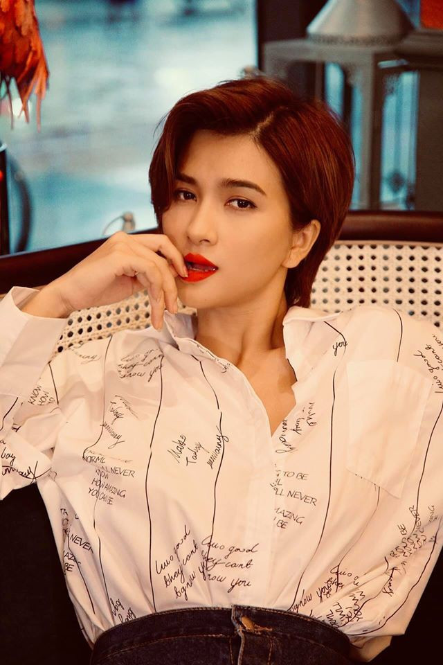 Kim Tuyến trẻ hơn so với tuổi 32. Những năm gần đây, cô tập trung làm nghề, tham gia nhiều phim. Người đẹp nói: "Tôi muốn tuổi xuân của mình dành cho công việc, tạo được một thành tựu gì đó cho chính mình hơn là tìm một người đàn ông làm chỗ dựa. Tôi không tham lam muốn cả hai đều trọn vẹn, không muốn làm bất kỳ ai tổn thương vì mình".