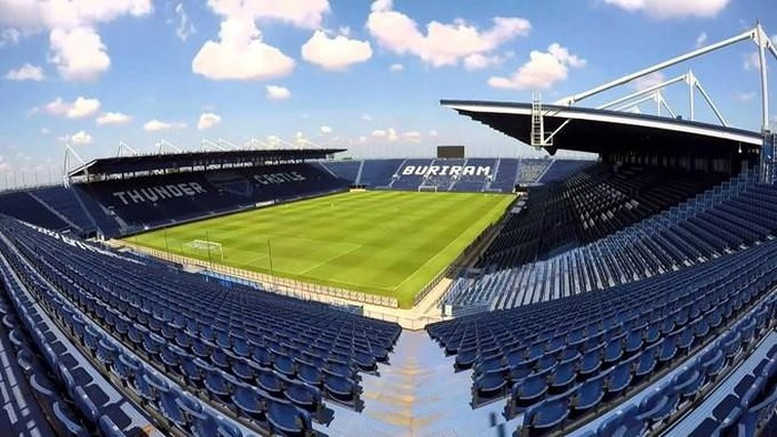 Ghế trên khán đài được thiết kế đồng bộ, xếp thành chữ Buriram và Thunder Castle. Ảnh: Youtube.