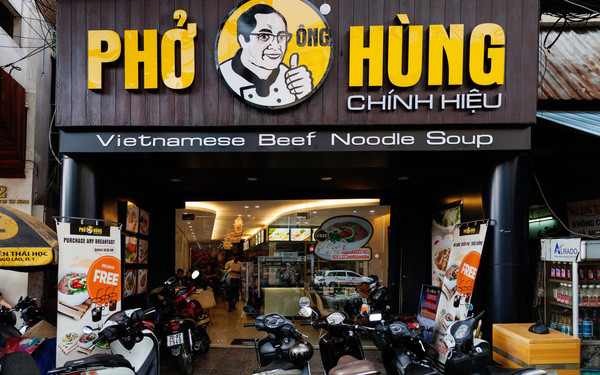 Bên cạnh Món Huế, Công ty Huy Việt Nam còn sở hữu hai thương hiệu phổ biến là Phở Ông Hùng và Cơm Thố Cháy được đổi tên từ Cơm Express. Ảnh: Cafebiz.