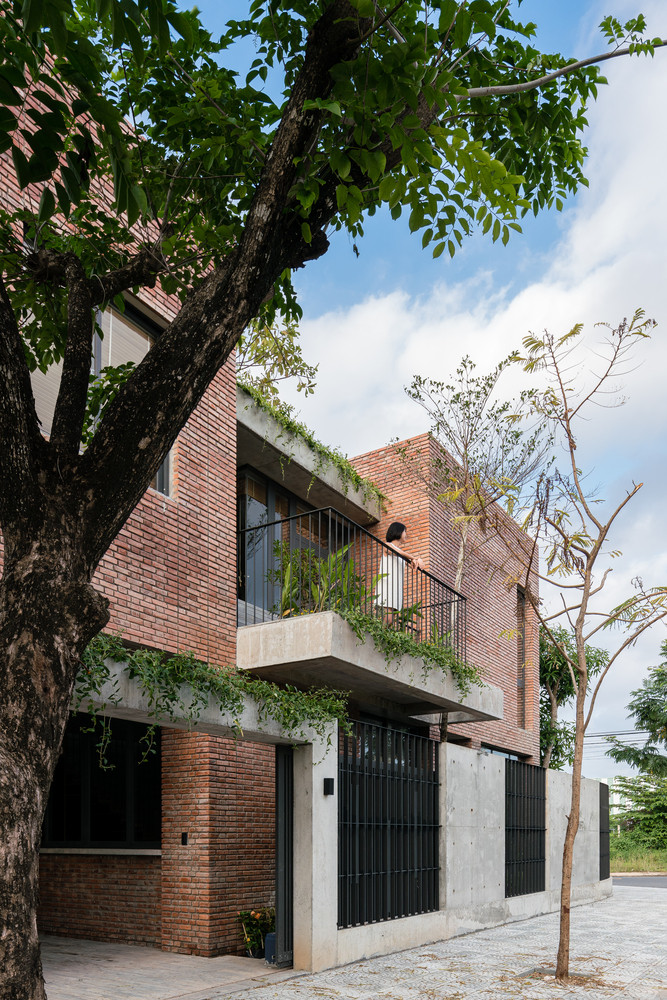 Phương án thiết kế Chivihouse hướng tới sự tinh giản tối đa về cấu trúc không gian, hình khối và sử dụng vật liệu như ý thức ngô nghê của một đứa trẻ.