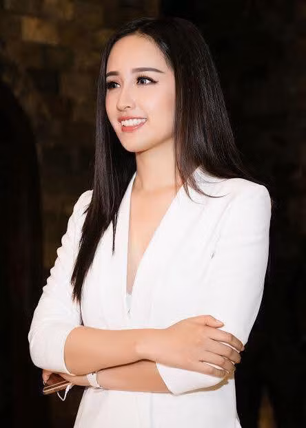 Đây không phải là lần đầu tiên, Hoa hậu Việt Nam 2006 "chiếm sóng" mạng xã hội với những phát ngôn ấn tượng về tiền. Ảnh: FBNV.