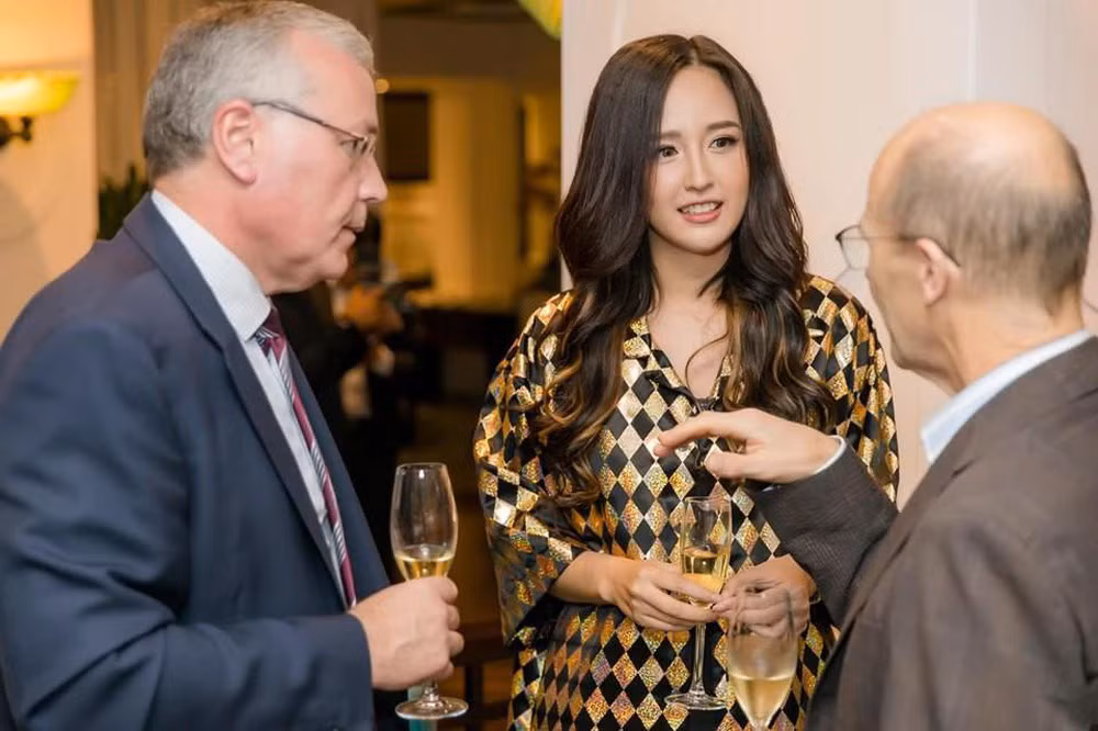 Đáng chú ý, Mai Phương Thúy khiến nhiều người ngạc nhiên khi chia sẻ chưa thua lỗ trong đầu tư chứng khoán, và cũng muốn biết giảm giác lỗ như thế nào. Ảnh: FBNV.