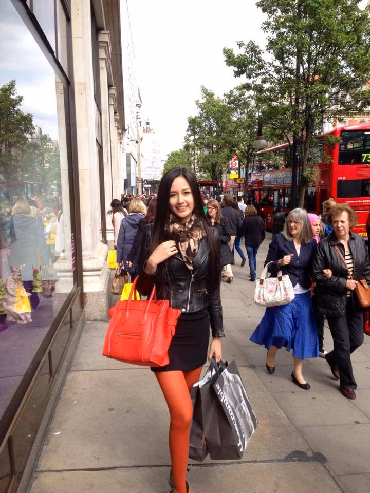 Mai Phương Thúy cũng từng gây bão mạng xã hội khi cho rằng đại gia là phải tầm tỷ USD hoặc nghìn tỷ đồng. Tôi còn lâu lắm, phải phấn đấu nhiều. Ảnh: FBNV.