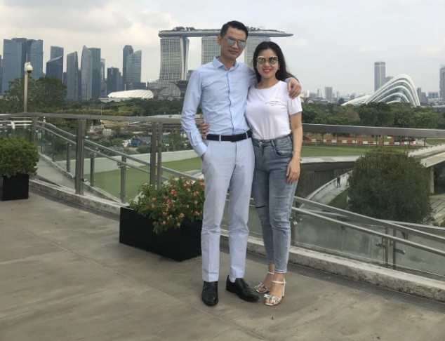 Doanh nhân Phạm Hữu Tuấn và phu nhân cùng tham gia chuyến du lịch với nhân viên, không phân biệt đẳng cấp.