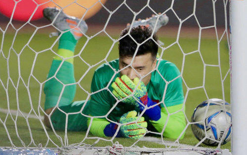 Danh tính đại gia tặng xe hơn 2 tỷ cho thủ môn Bùi Tiến Dũng Danh tinh dai gia tang xe hon 2 ty cho thu mon Bui Tien Dung