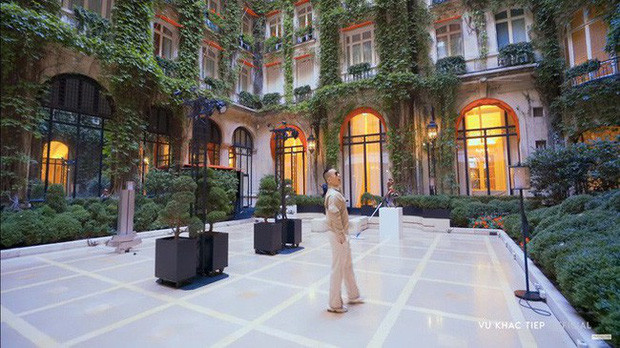 Khách sạn Hotel Plaza Athenee Paris bao gồm 145 phòng loại thường cộng với 43 phòng loại sang trọng.