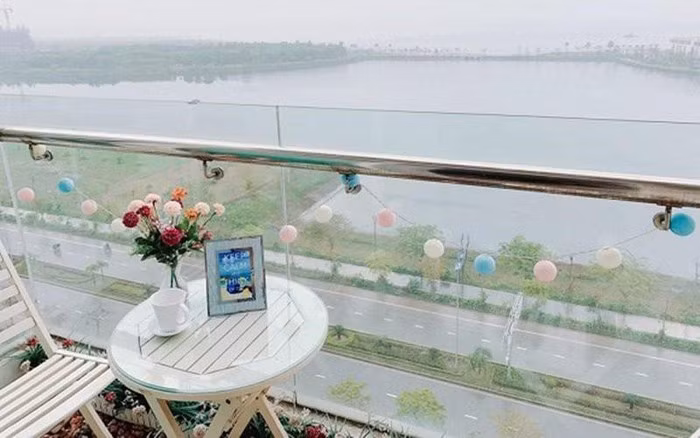 Ít khi khoe hàng hiệu, xe sang nhưng ít ai biết nàng hậu đã âm thầm tự thiết kế 2 căn nhà đẹp mê ly. Trên trang cá nhân, Hoa hậu Ngọc Hân khoe trọn mọi ngóc ngách trong căn nhà ở Hạ Long. Ảnh: Người đưa tin.