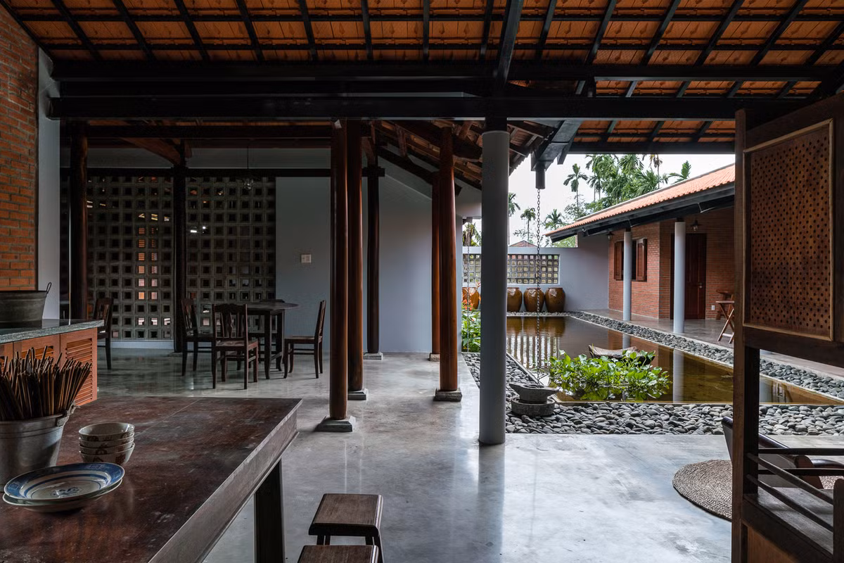 Được thiết kế theo phong cách truyền thống, An's House gồm nhà thờ ba gian (được phục dựng lại) và phần nhà ở.