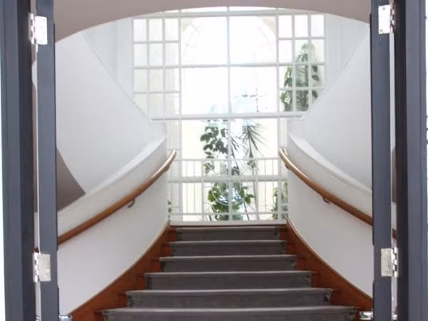 Mức giá đắt đỏ không đi kèm nội thất xa hoa hay trang thiết bị hiện đại.