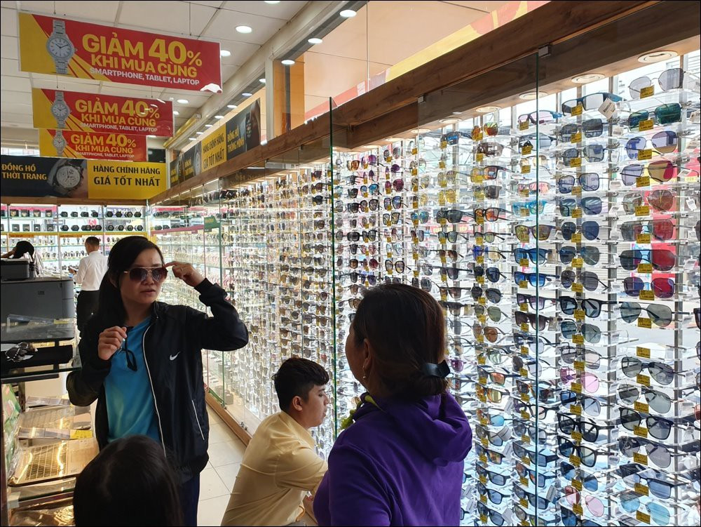 Giữa năm 2019, chuỗi bán lẻ Thế Giới Di Động chính thức mở cửa hàng bán mắt kính đầu tiên. Ảnh: Ictnews.