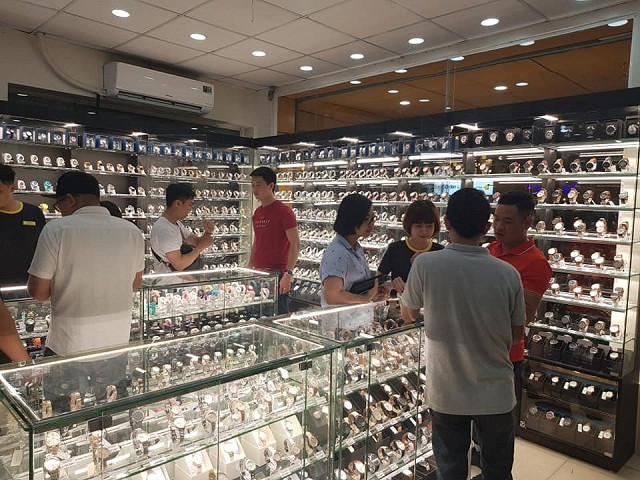 Từ đầu năm nay, Thế Giới Di Động còn kinh doanh cả đồng hồ, dụng cụ nhà bếp. Ảnh:Vietstock.