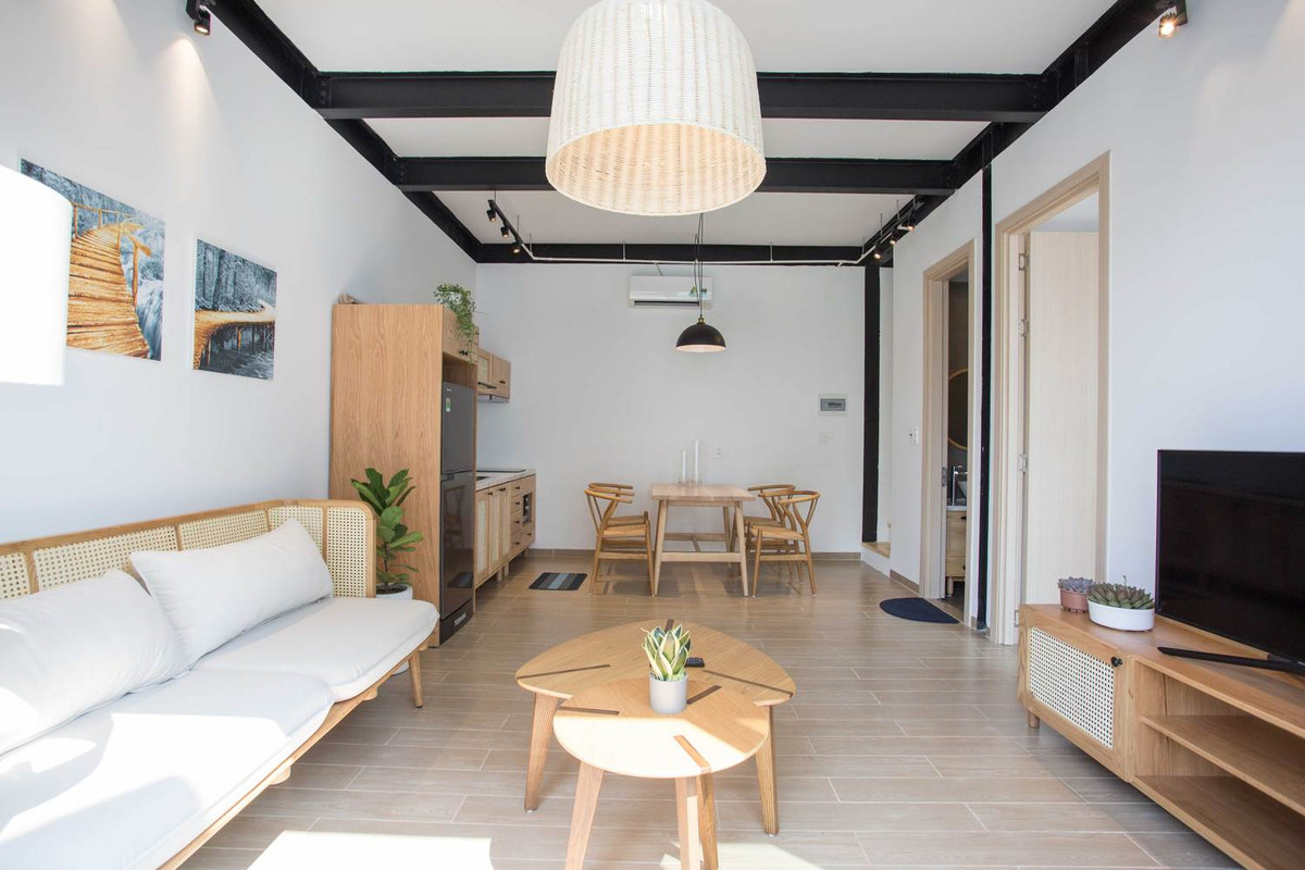 Gia chủ muốn xây một ngôi nhà 2 phòng ngủ. Tuy nhiên, cặp đôi già vẫn làm việc tại Châu Âu và không thể về Việt Nam, ít nhất là trong vòng 3 - 5 năm tới.