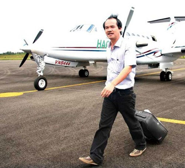 Ông sinh năm 1962 trong một gia đình nghèo 9 anh em tại xã Nhơn Mỹ, huyện An Nhơn, tỉnh Bình Định. Kinh tế cả nhà đều phụ thuộc vào đồng ruộng.