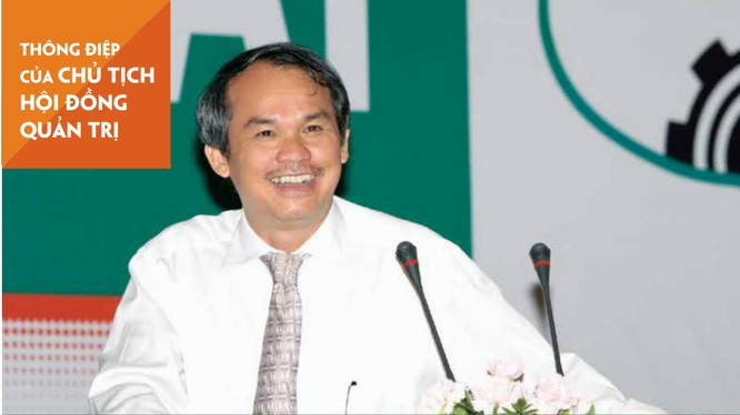 Với ý chí, nghị lực sẵn có, bầu Đức quyết tâm khởi nghiệp sau đó vài năm với công việc ban đầu là điều hành một phân xưởng mộc.