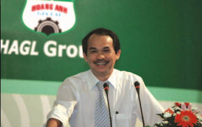 Tuy nhiên, trước khi có được thành quả đó, bầu Đức đã phải trải qua tuổi thơ vô cùng khốn khó.