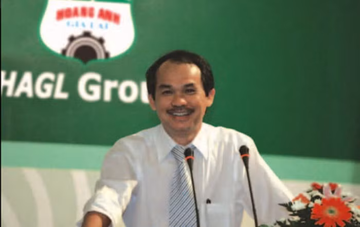 Tuy nhiên, trước khi có được thành quả đó, bầu Đức đã phải trải qua tuổi thơ vô cùng khốn khó.