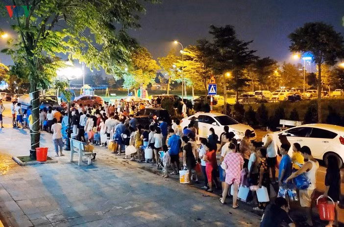 Nuoc sach song Da nhiem dau thai: Ha Noi se cong khai ket qua xet nghiem nuoc hang ngay