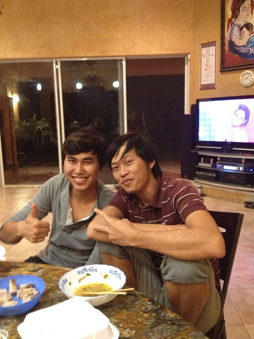 Ngoài những vật dụng thiết yếu cho cuộc sống hàng ngày như tủ lạnh, ti vi… nhà danh hài Hoài Linh không có bất cứ đồ trang trí nào quá xa hoa. Ảnh: Dân Việt.