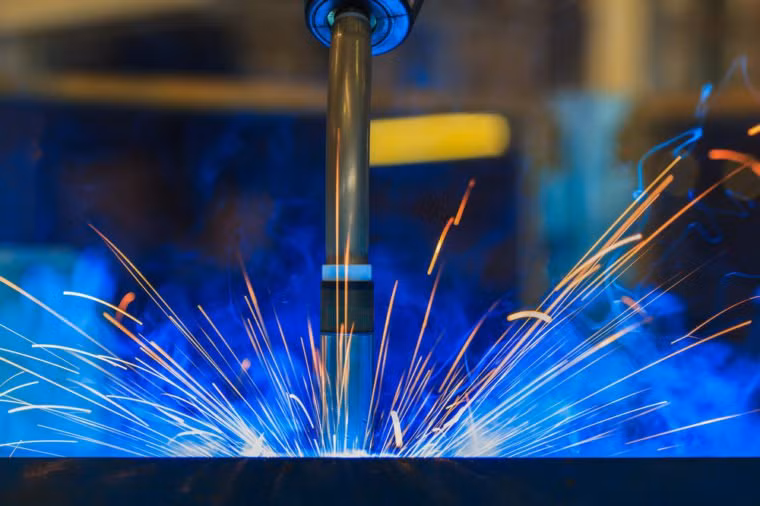 Điện và nước thường là hai thứ hoàn toàn tách biệt nhưng đối với thợ hàn dưới nước thì khác. Họ phải đối mặt với một loạt các nguy hiểm, bao gồm các vụ nổ và nguy cơ chênh lệch áp suất.