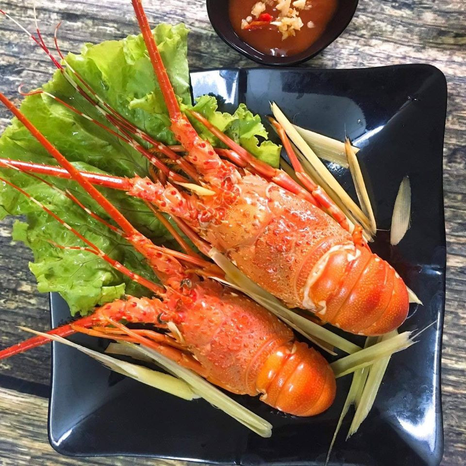 Chia sẻ trên báo Dân Việt, một chuyên gia dinh dưỡng cho biết, phần lớn thủy sản chết và để lâu ngày đều sinh ra vi khuẩn có hại. Ngay cả khi nấu kỹ thì nguy cơ ngộ độc vẫn cao. Ảnh: Facebook.