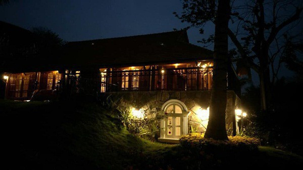 Căn nhà của Xuân Bắc thiết kế 2 tầng, có cả tầng hầm vô cùng độc đáo. Ảnh: Thegioitre.