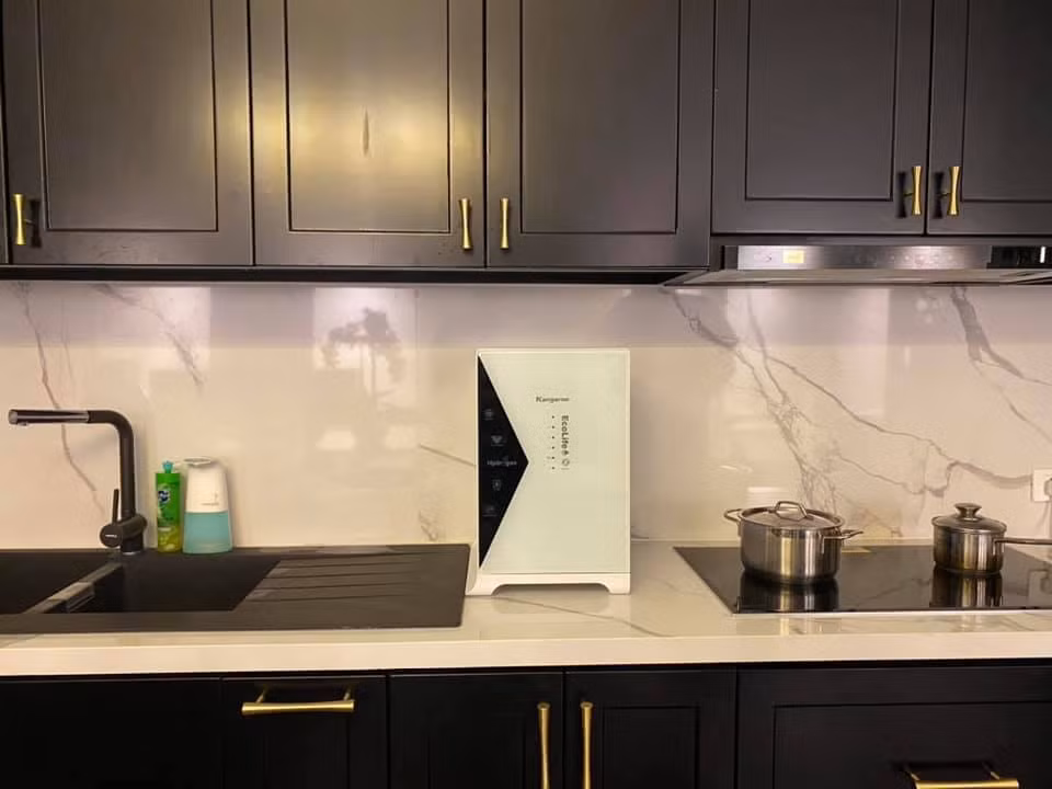 Góc bếp với nội thất hiện đại.