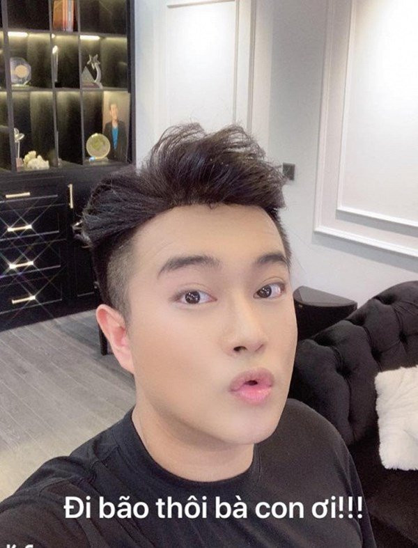 Căn hộ của ca sĩ Minh Quân gọn gàng và thoáng đãng hơn.